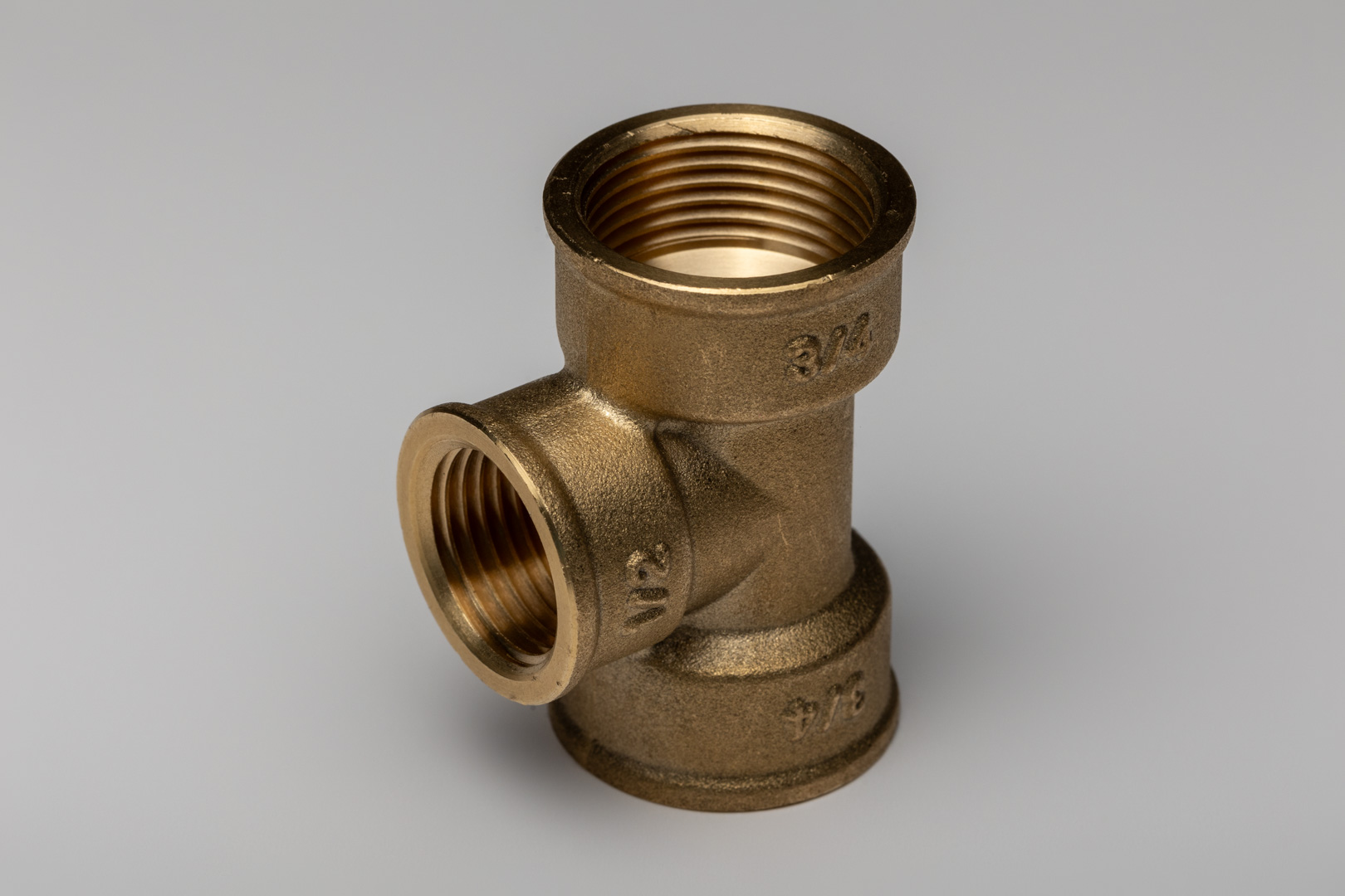 Žalvarinis redukcinis trišakis 3/4" x 1/2" x 3/4" - Image 2