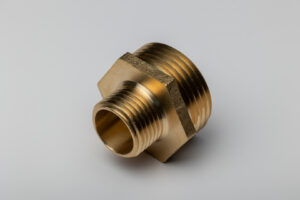 Žalvarinis redukcinis nipelis 1x3/4"