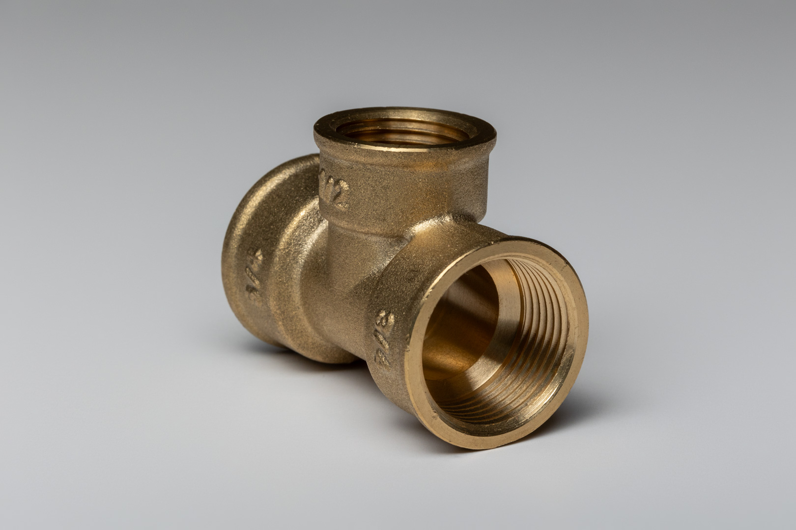 Žalvarinis redukcinis trišakis 3/4" x 1/2" x 3/4" - Image 3