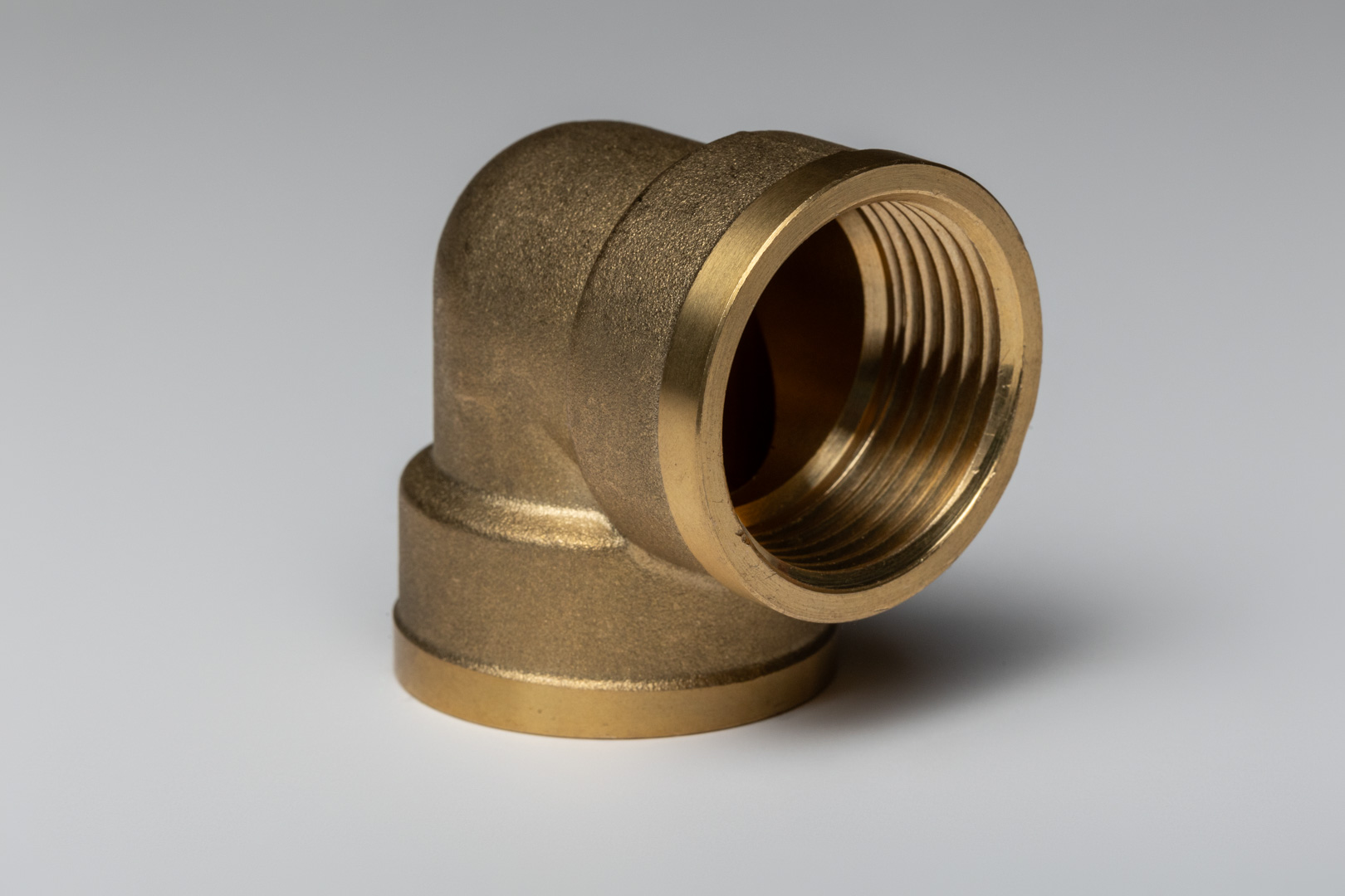 Žalvarinė alkūnė 3/4" vidus-vidus